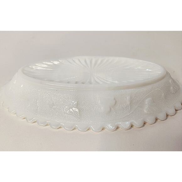 Vintage Milk Glass Oval Serving Dishes Ivy Vine Embossed Scalloped Edge Lot of 2 - Picture 4 of 6